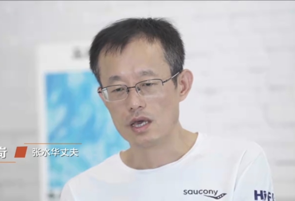 连印章都看, 绝大多数时, 面说了一句